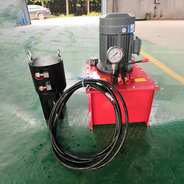 Sleeve-cold-extruder-1