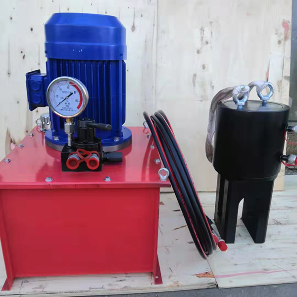 Sleeve-cold-extruder-5
