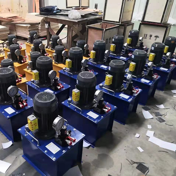 Sleeve-cold-extruder